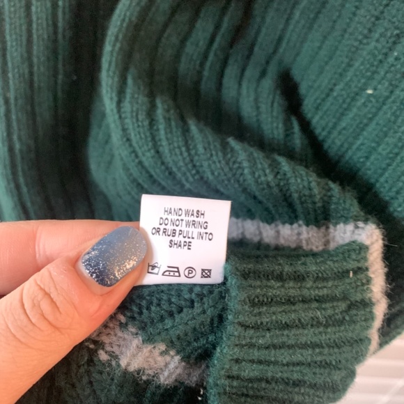 Slytherin Quidditch Knitted Adult Sweater - Picture 4 of 6